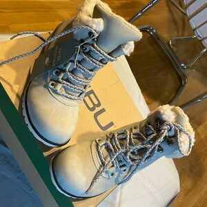 JBU water resistant bootie , light gray size 6